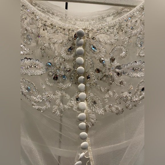 Removable Gemstone Beaded Illusion Neckline - Picture 5 of 6